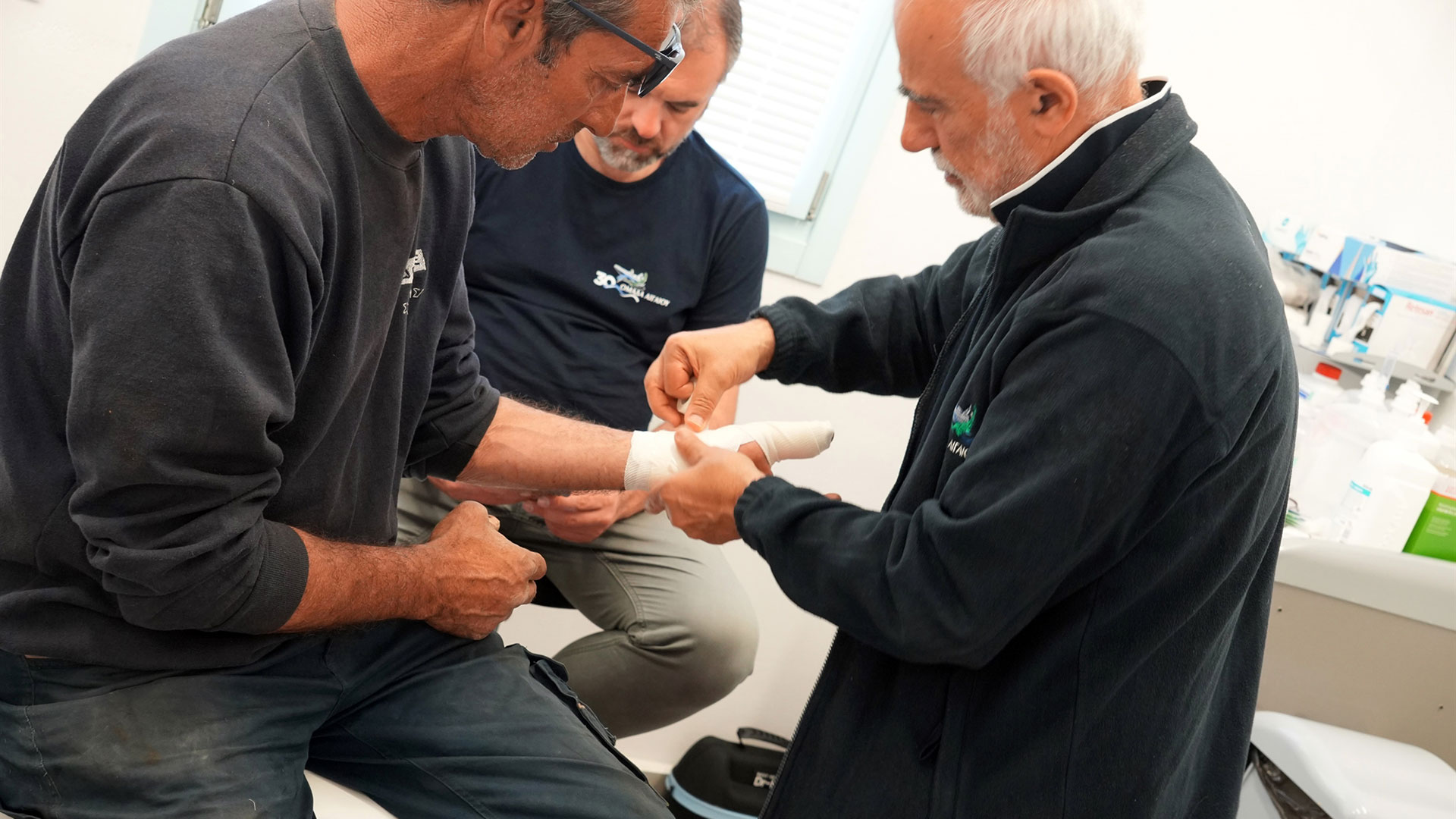 Οι καλοί Σαμαρείτες του Αρχιπελάγους-2