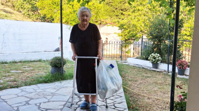 η-γιαγιά-της-ανακύκλωσης-563724403