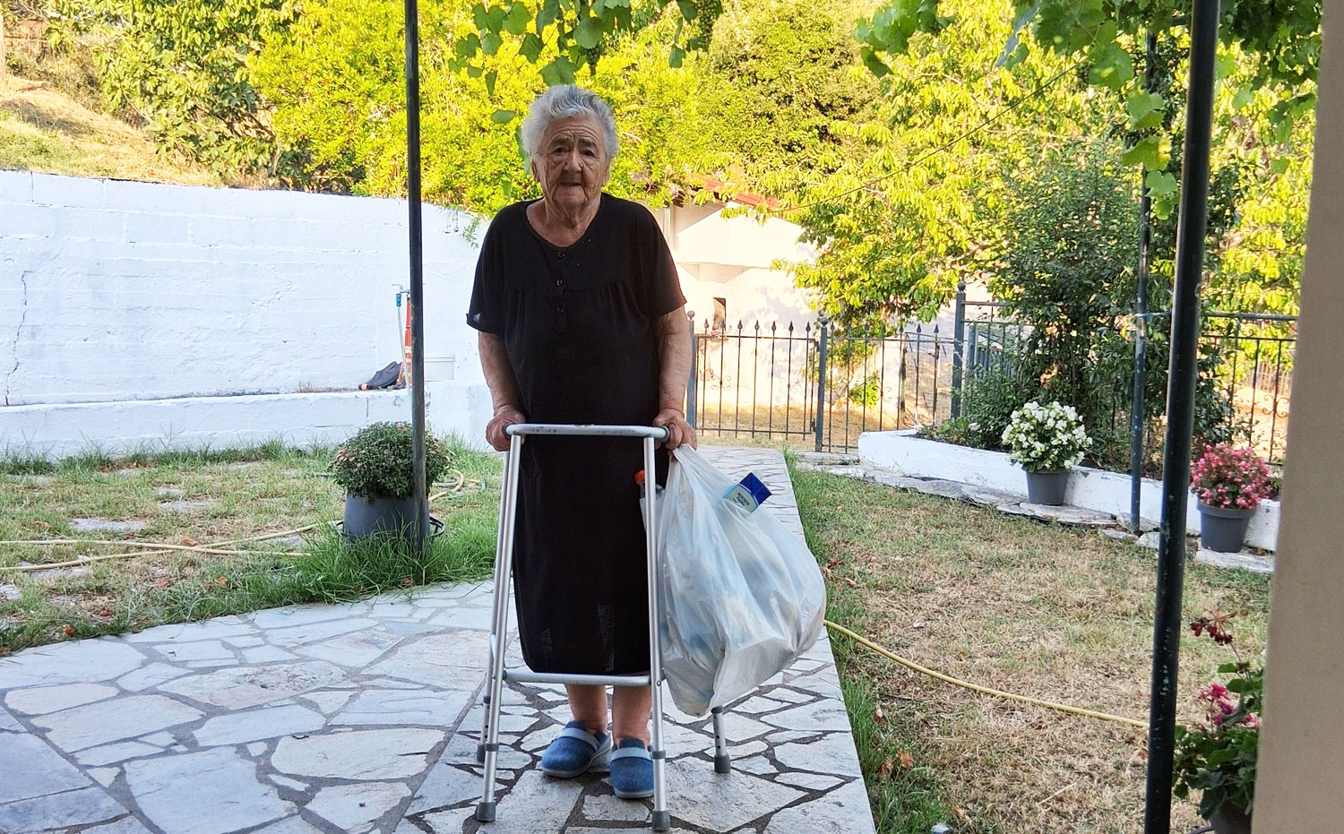 η-γιαγιά-της-ανακύκλωσης-563724403