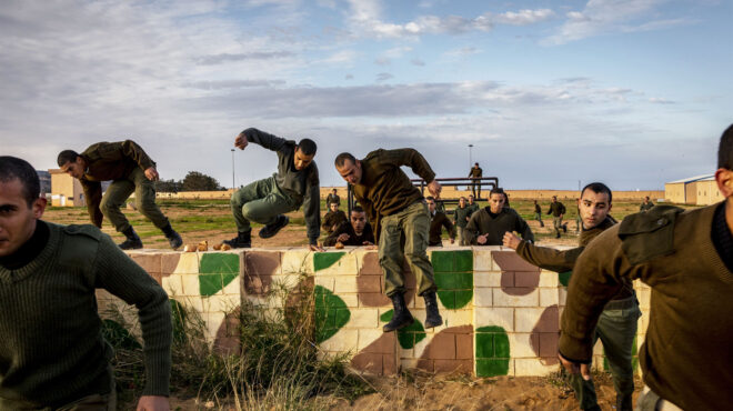 ερχονται-για-εκπαίδευση-στρατιωτικο-563729554