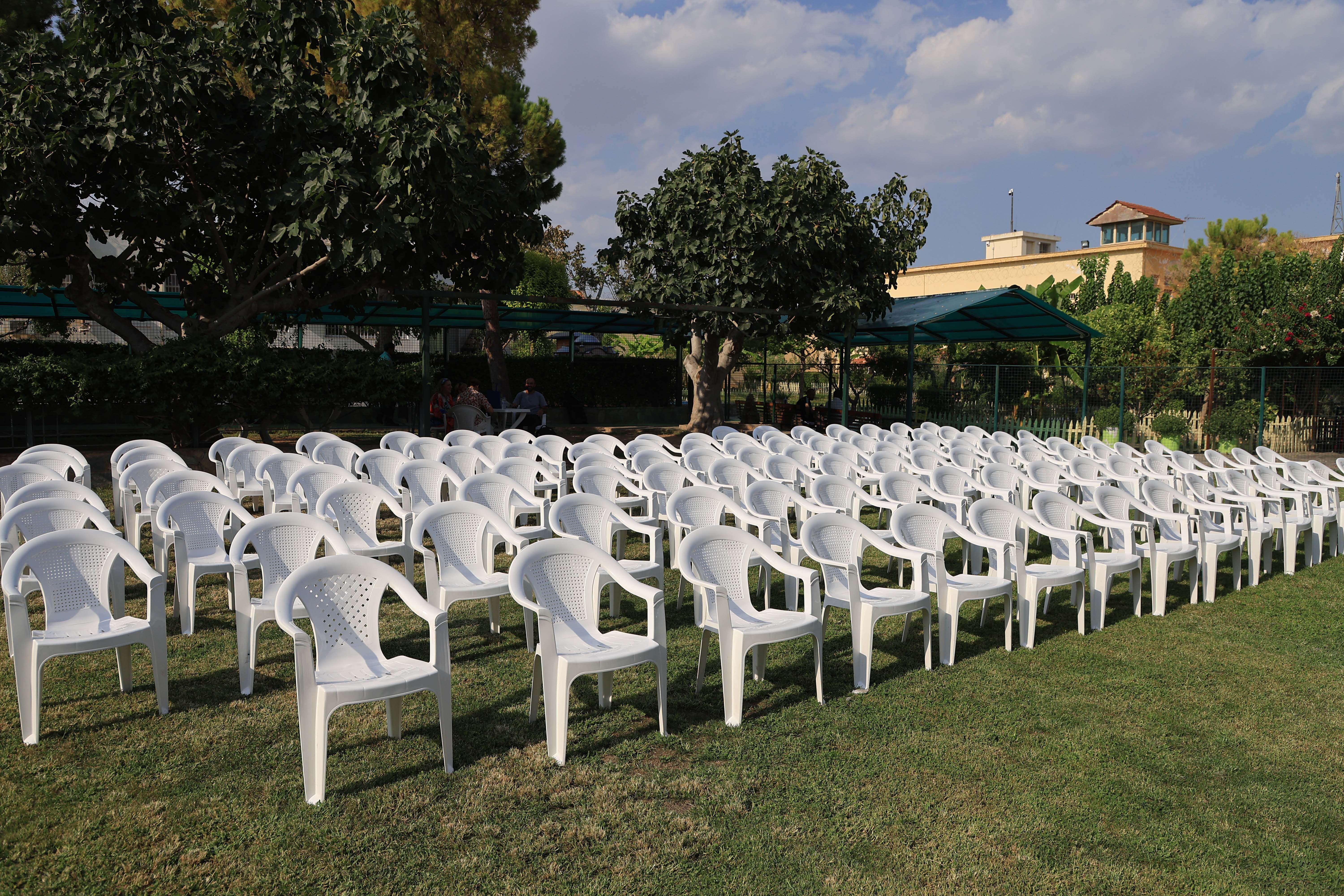 Ωδή στη λευκή πλαστική καρέκλα-3