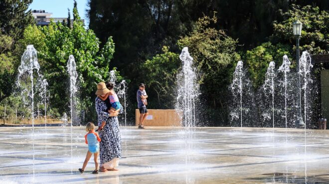 odi-sti-leyki-plastiki-karekla-563712589