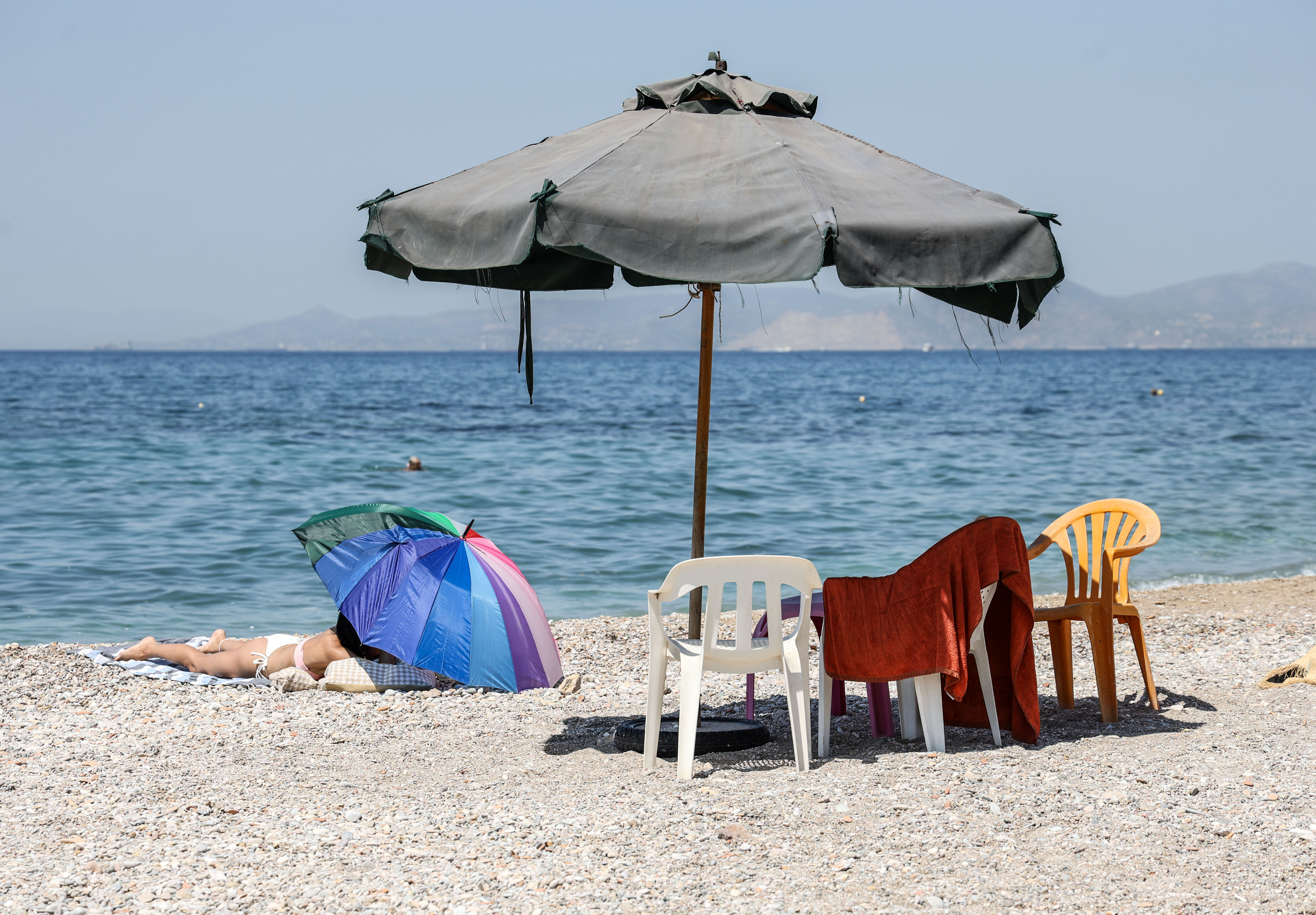 Ωδή στη λευκή πλαστική καρέκλα-4
