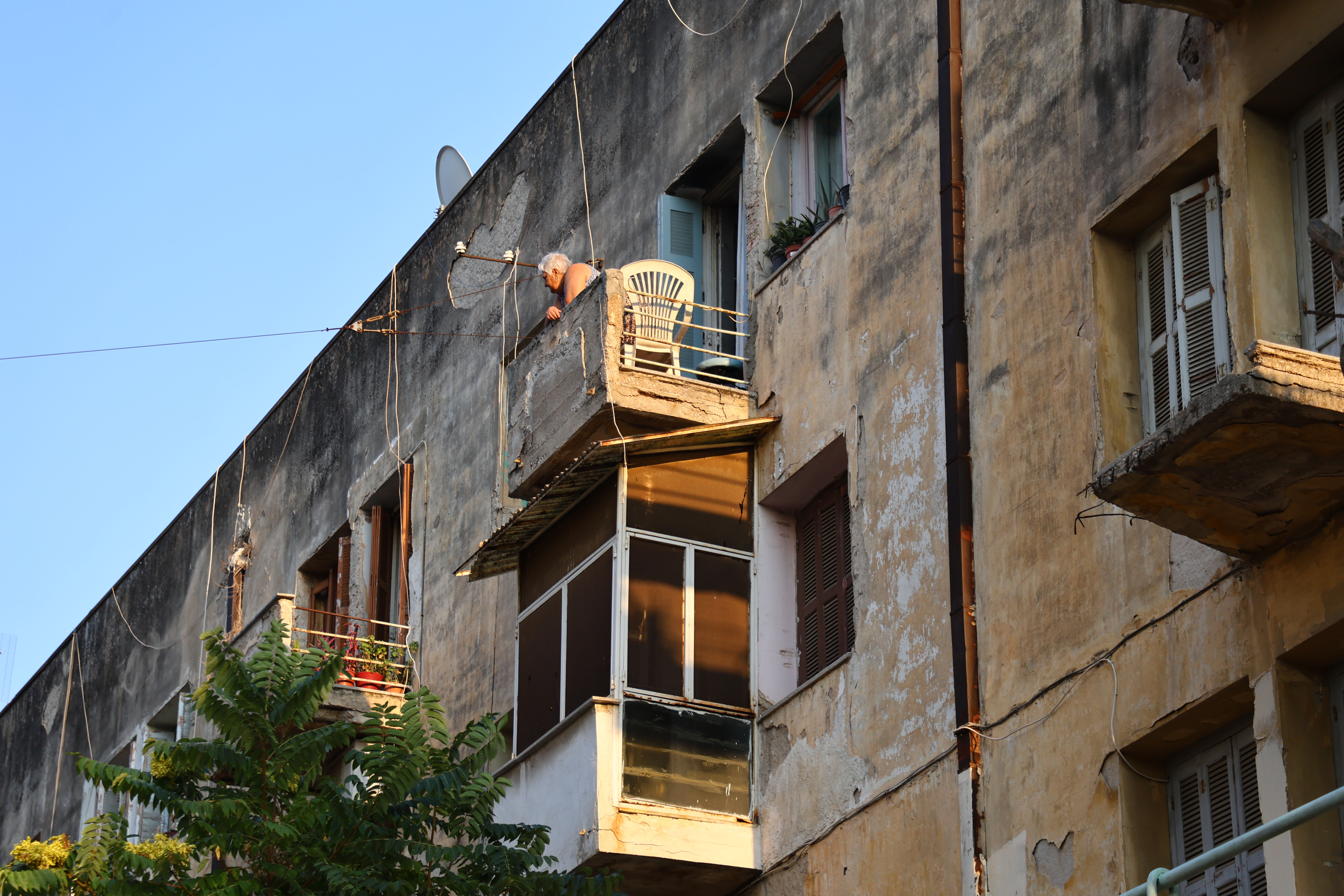 Ωδή στη λευκή πλαστική καρέκλα-10