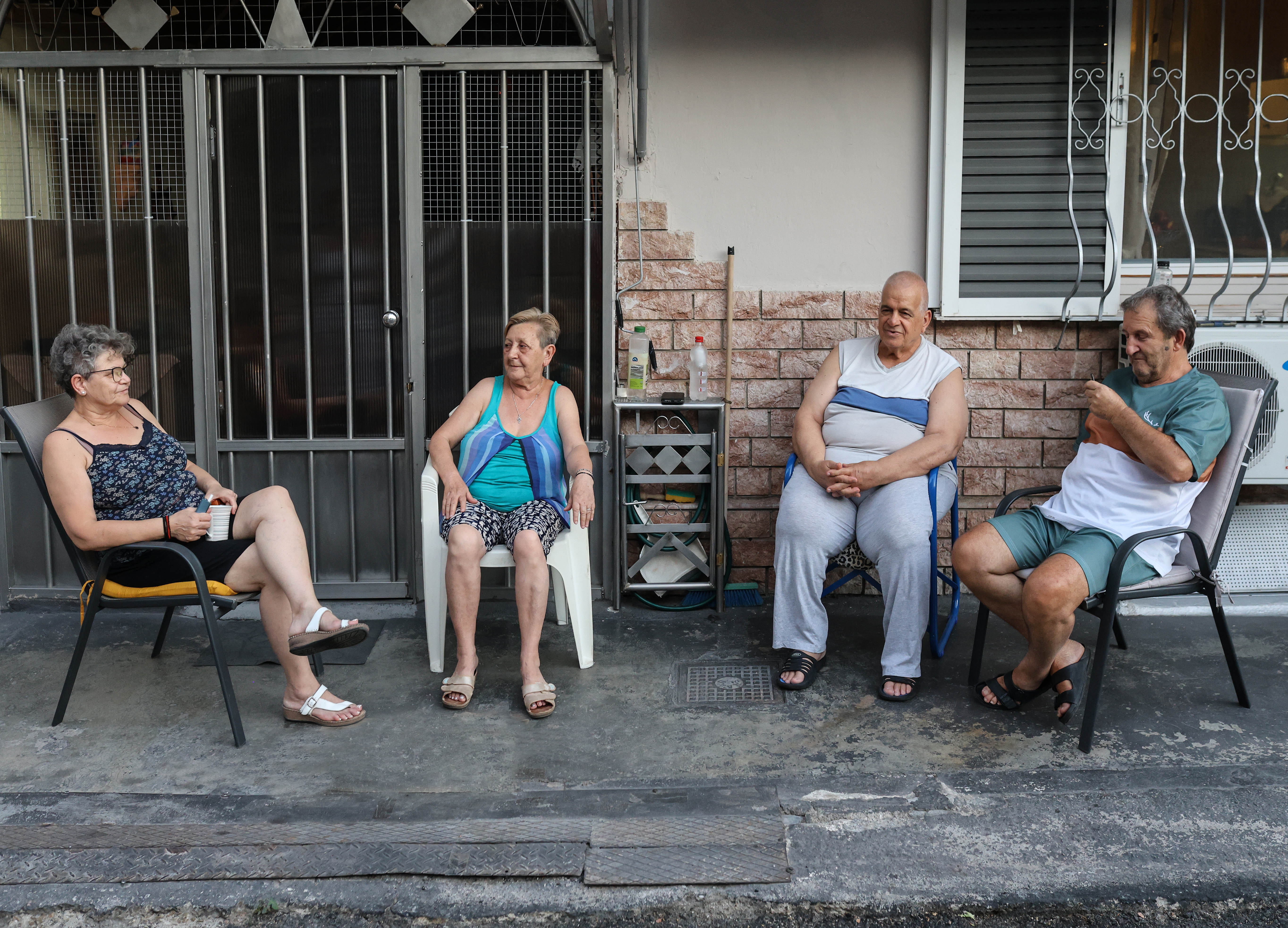 Ωδή στη λευκή πλαστική καρέκλα-8