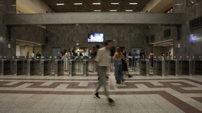 το-μακρύ-ταξίδι-της-αθήνας-μέσα-στη-νύχ-563711773