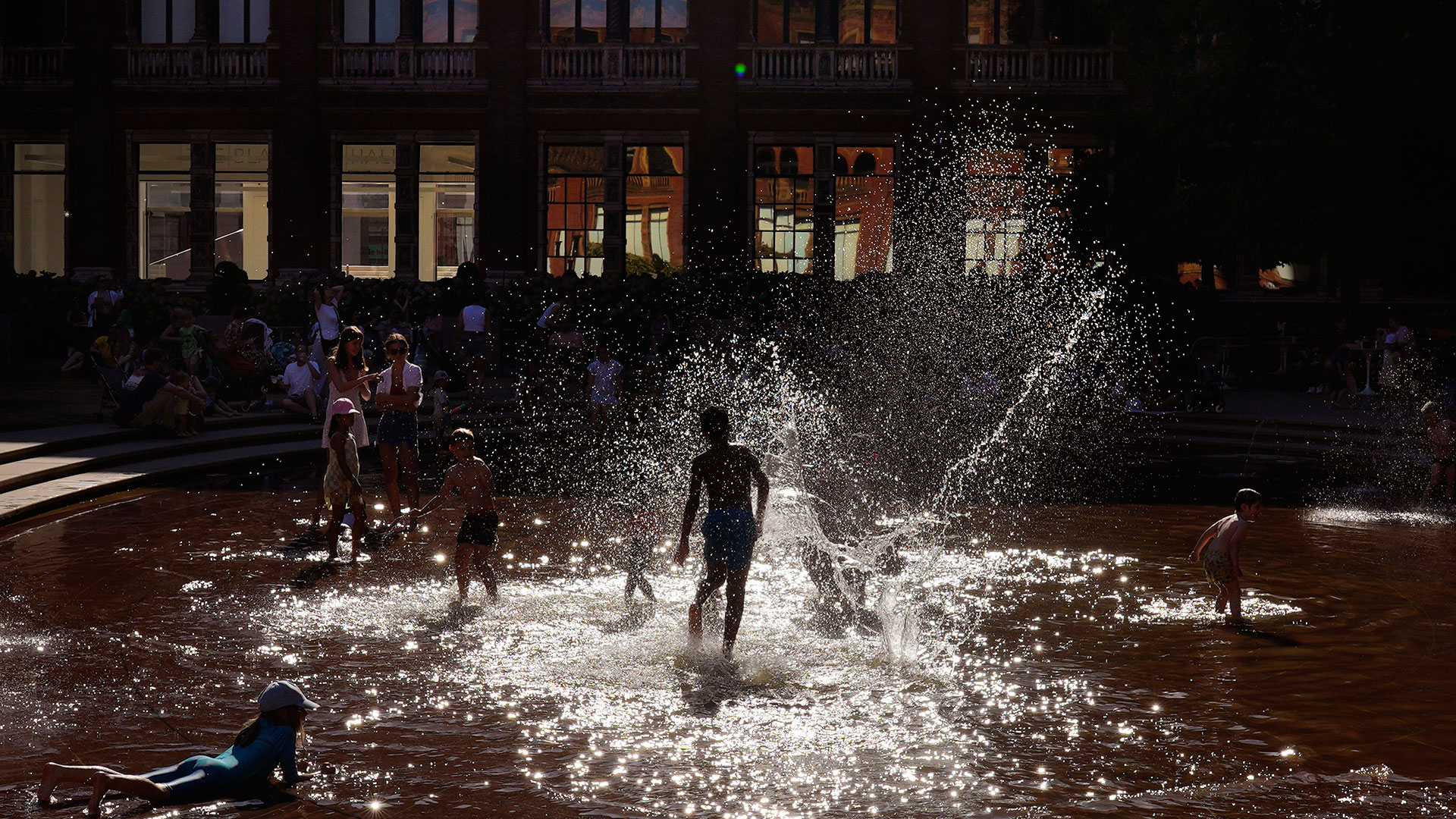 βρετανία-ρίχνουν-αλάτι-στην-άσφαλτο-γ-563696563