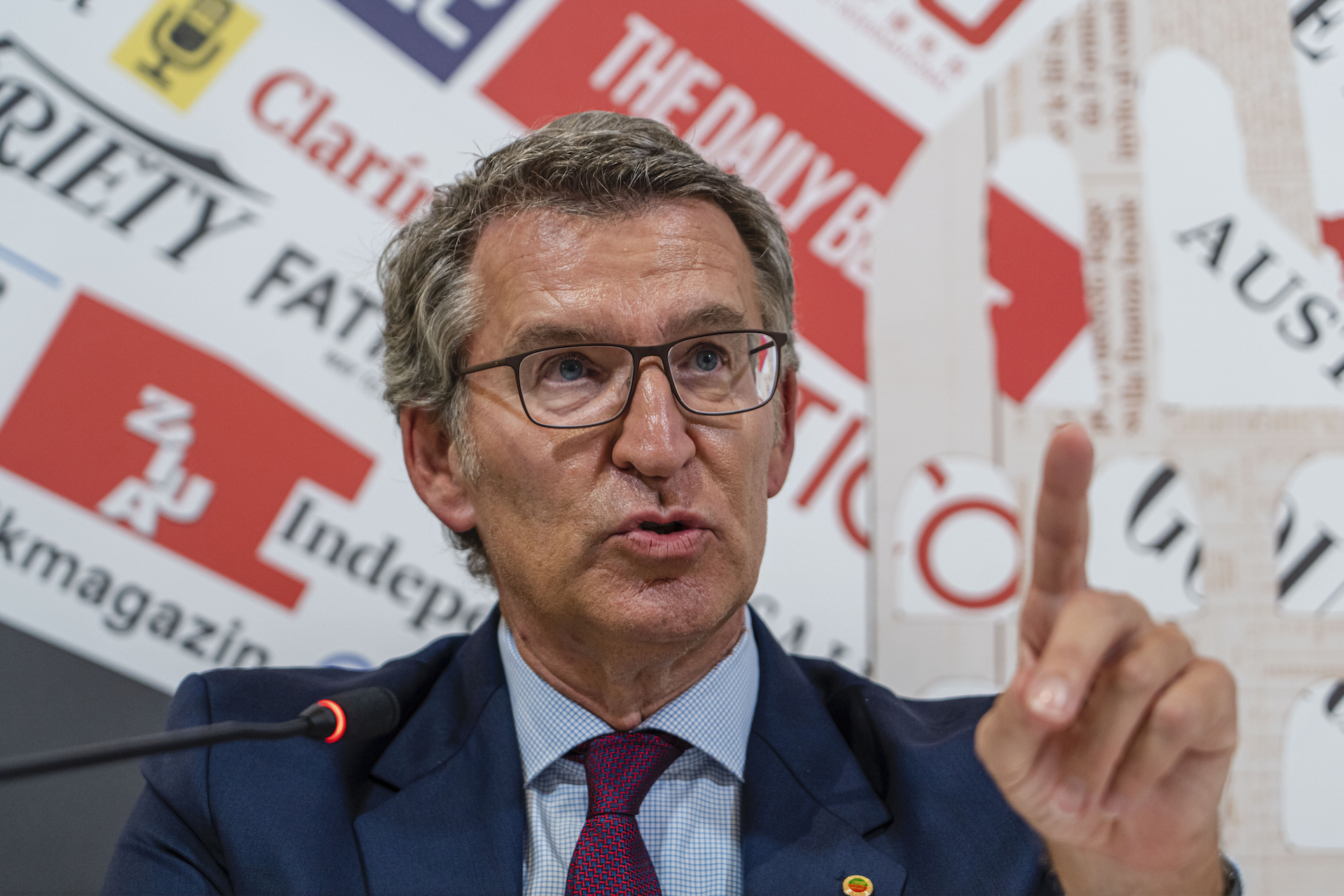 «Βροχή» σκανδάλων για τον Σάντσεθ: Θα αναγκαστεί να πάει σε πρόωρες εκλογές;-1