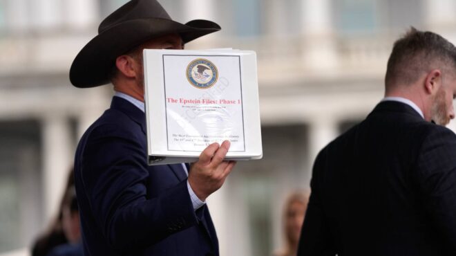 ft-για-τραμπ-ρωγμές-στο-κίνημα-maga-για-το-563715589