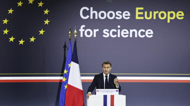 γαλλία-αρχισε-να-υποδέχεται-ακαδημα-563691793