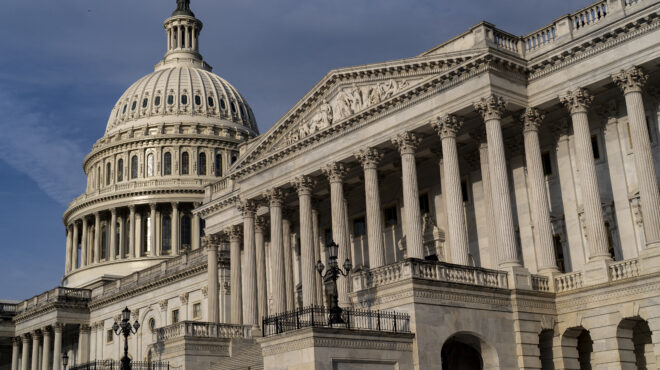 ηπα-η-γερουσία-ενέκρινε-το-φορολογικό-563692552
