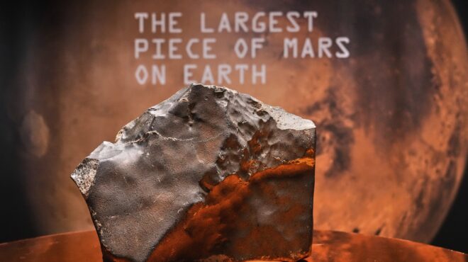 στο-σφυρί-ο-μεγαλύτερος-μετεωρίτης-563719507