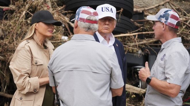 ηπα-στο-τέξας-ο-τραμπ-μετά-τις-πολύνεκρ-563711344