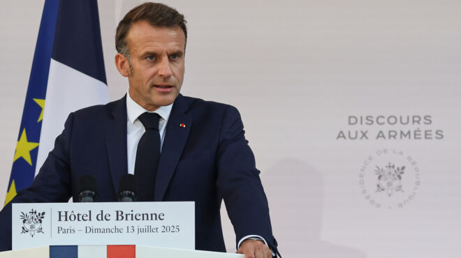 ο-μακρόν-στηρίζει-μπαϊρού-θαρραλέες-563718166