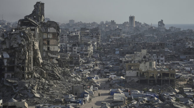 που-καταγγέλλει-επιθέσεις-σε-εγκατ-563725270