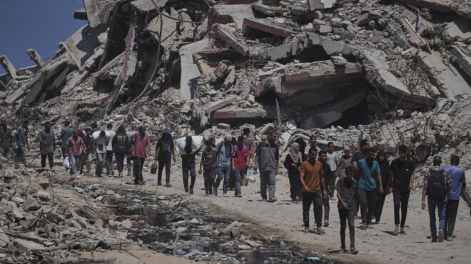 που-καταγγέλλει-επιθέσεις-σε-εγκατ-563726671