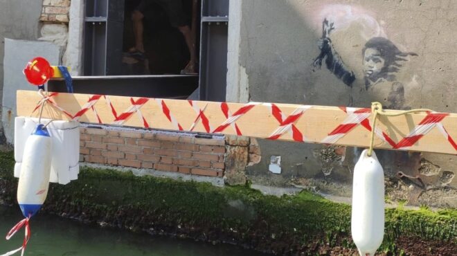 βενετία-αφαίρεσαν-ξεθωριασμένη-τοιχ-563738188