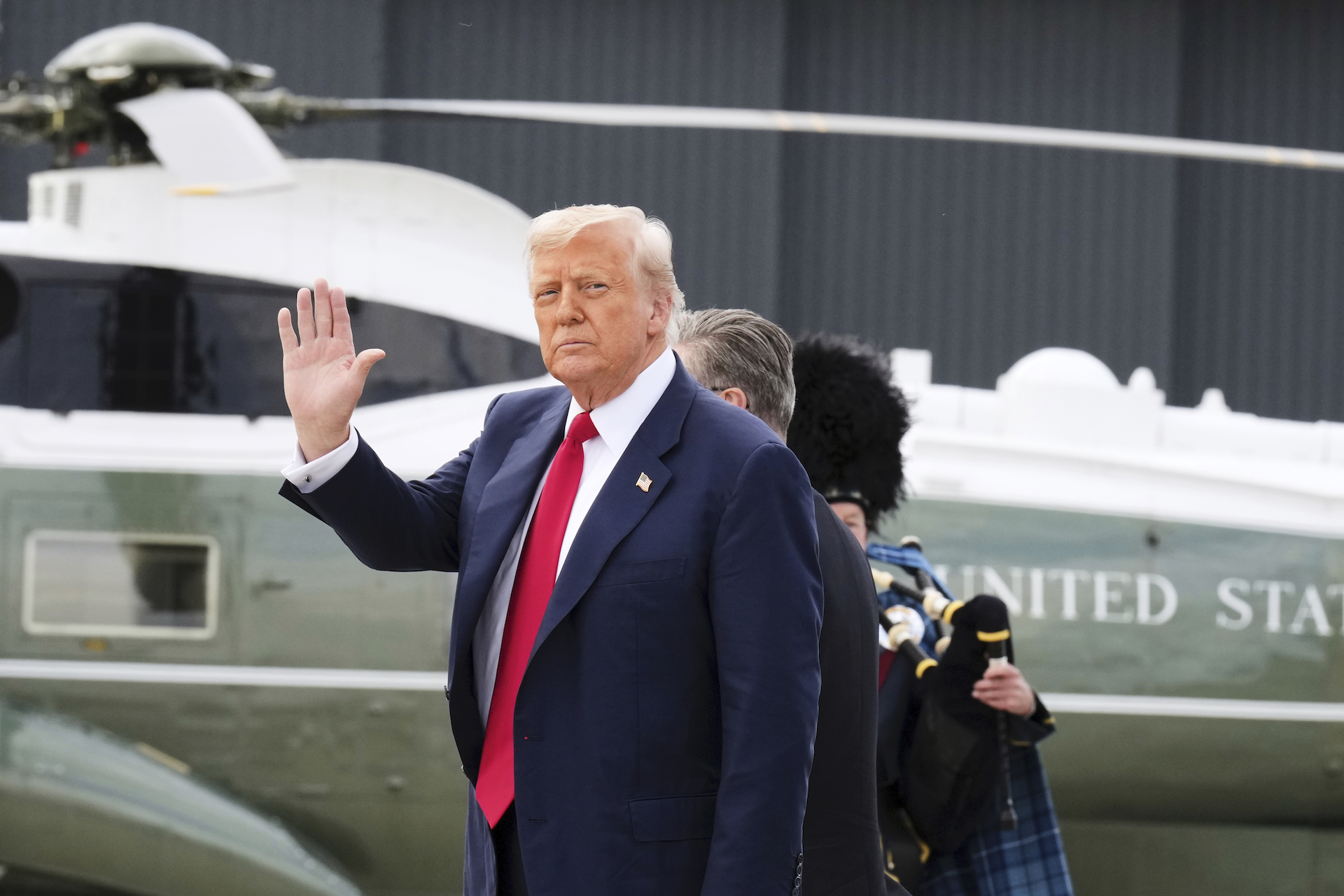 Εγινε ο Τραμπ ξαφνικά «φίλος» του Πεκίνου; Από τον εμπορικό πόλεμο στην εύθραυστη ανακωχή-1