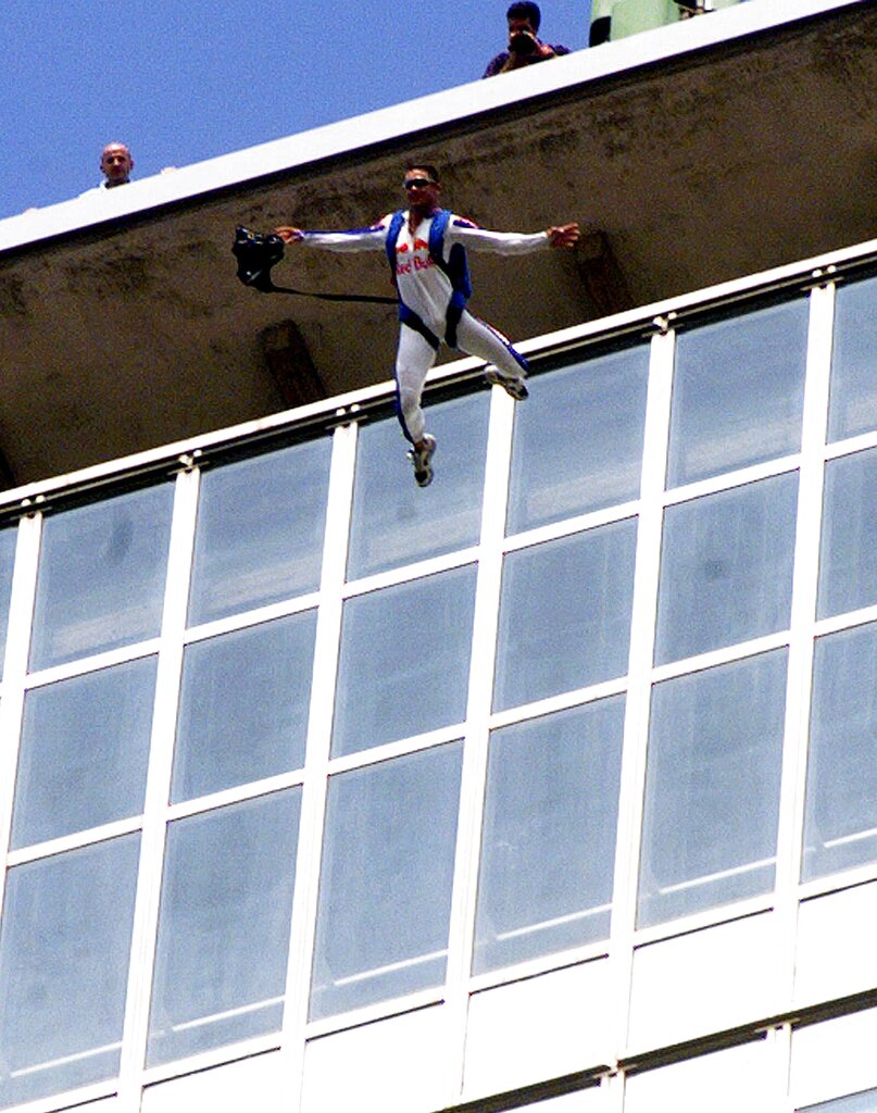 Φέλιξ Μπάουμγκαρτνερ: Ο θρύλος των extreme sports σκοτώθηκε σε ατύχημα με αλεξίπτωτο πλαγιάς-4