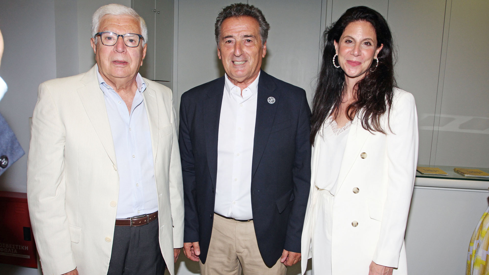 Ο Takis μάς κάνει σινιάλα από την Ανδρο για να ανακαλύψουμε ξανά την τέχνη του-1