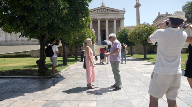 ακόμα-και-η-σκόνη-απ-τα-παπούτσια-το-563697529
