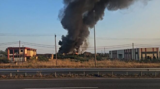 θεσσαλονίκη-φωτιά-σε-εργοστάσιο-ανακ-563714596