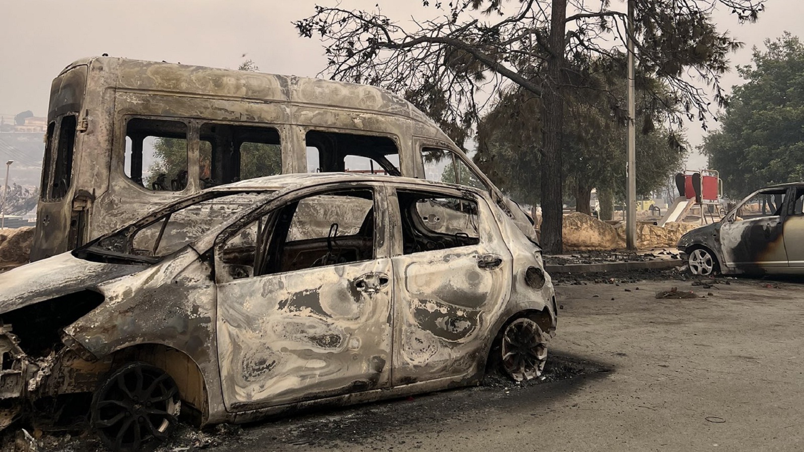 Φωτιά στην Κύπρο: Πύρινη κόλαση στη Λεμεσό – Δύο νεκροί, καμένα σπίτια και υποψίες εμπρησμού-3