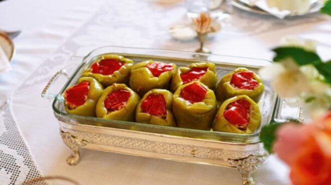 πιπεριές-ντολμάδες-γεμιστές-στην-κ-563730106