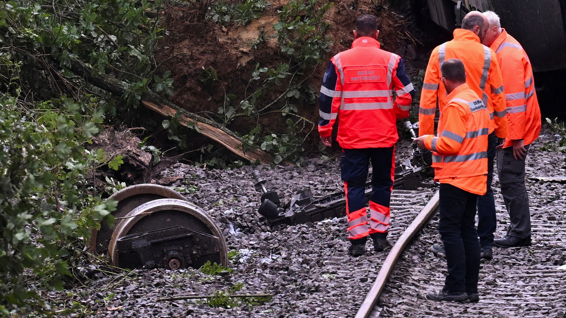 Γερμανία: Κατολίσθηση ήταν η αιτία του σιδηροδρομικού δυστυχήματος με τρεις νεκρούς-1