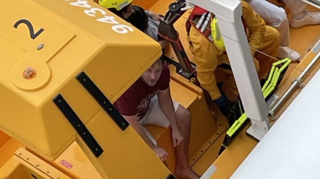 πατέρας-πήδηξε-από-κρουαζιερόπλοιο-γ-563691505