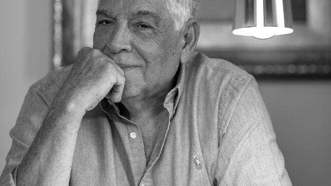 ενας-συριανός-ευπατρίδης-που-φυλάσσε-563738857