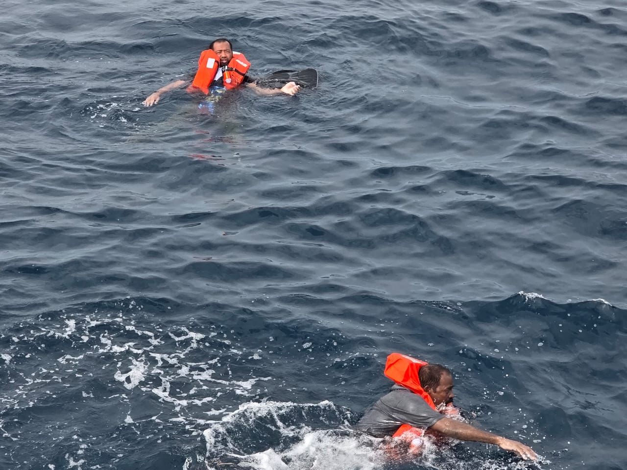 Ερυθρά Θάλασσα: Βυθίστηκε το «Eternity» μετά την επίθεση των Χούθι – Επιχείρηση διάσωσης μελών του πληρώματος-2