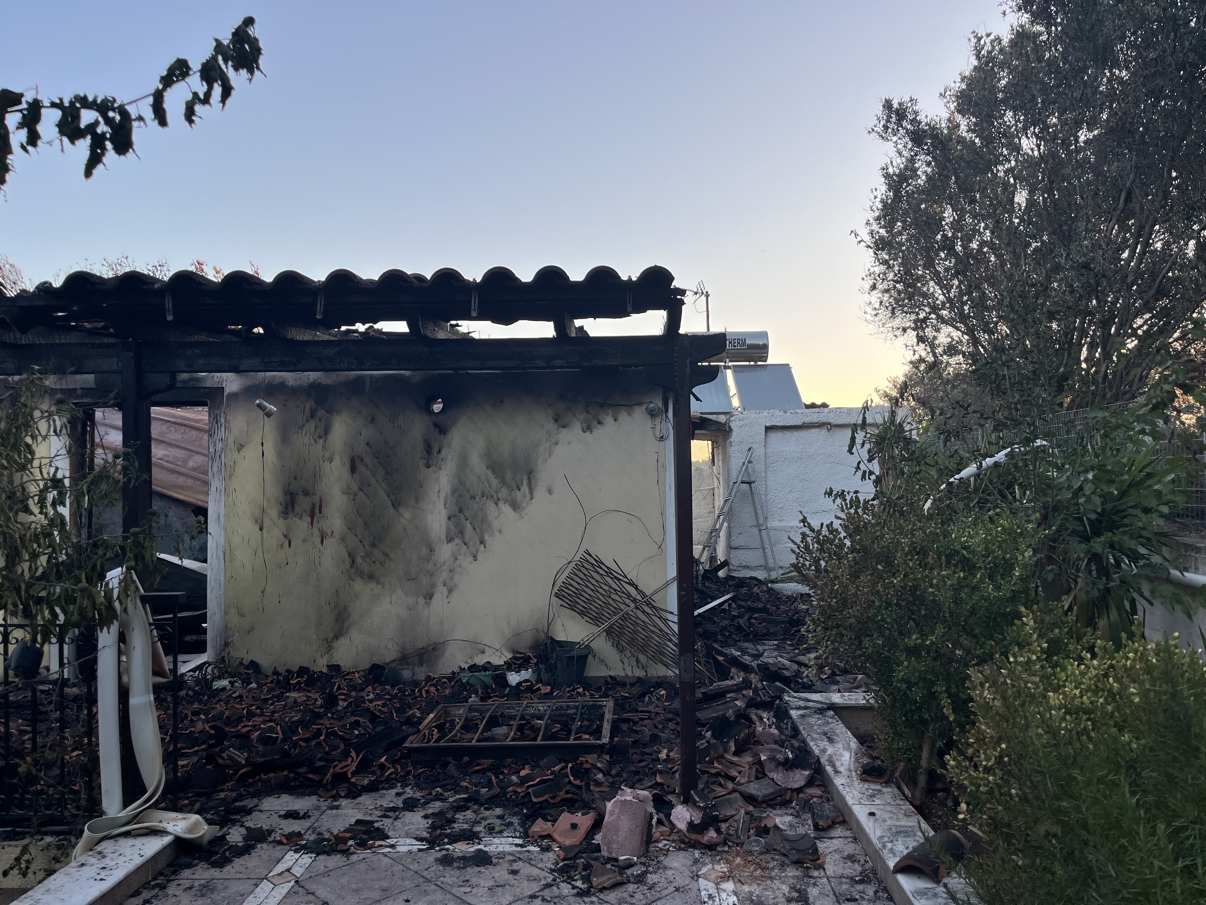 «Οι πυροσβέστες μπήκαν κυριολεκτικά μέσα στη φωτιά»-3