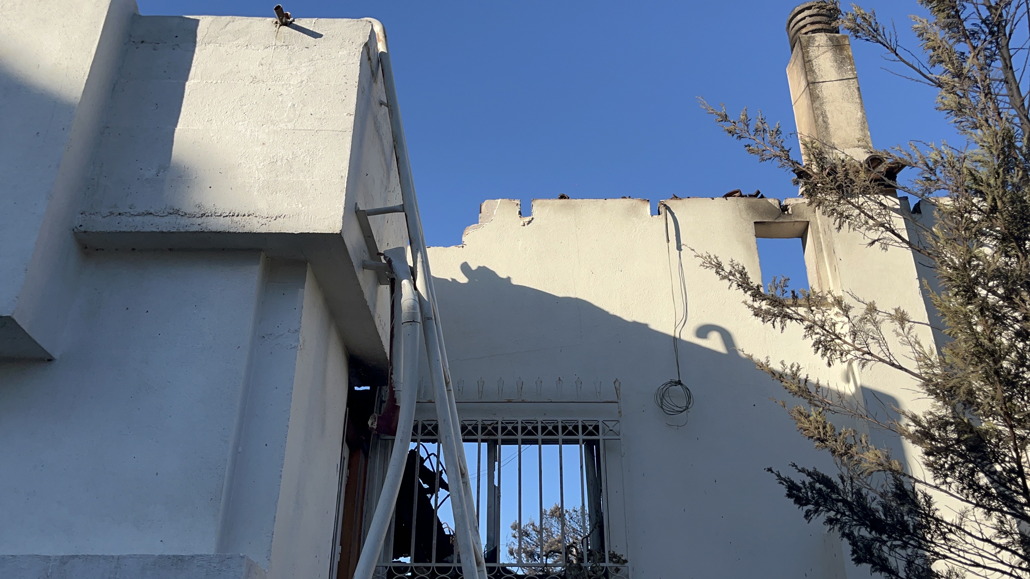 «Οι πυροσβέστες μπήκαν κυριολεκτικά μέσα στη φωτιά»-1