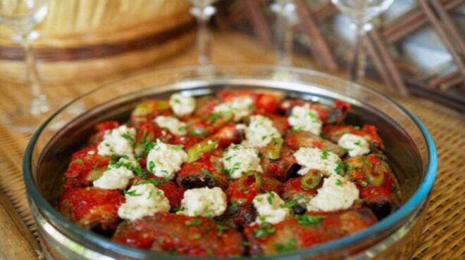 ρολάκια-μελιτζάνας-γεμιστά-με-κιμά-σε-563717863