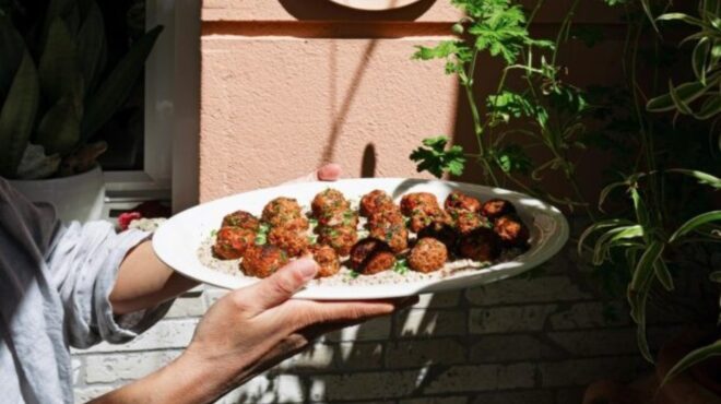 κεφτέδες-μοσχαρίσιοι-με-μαϊντανό-και-563717869