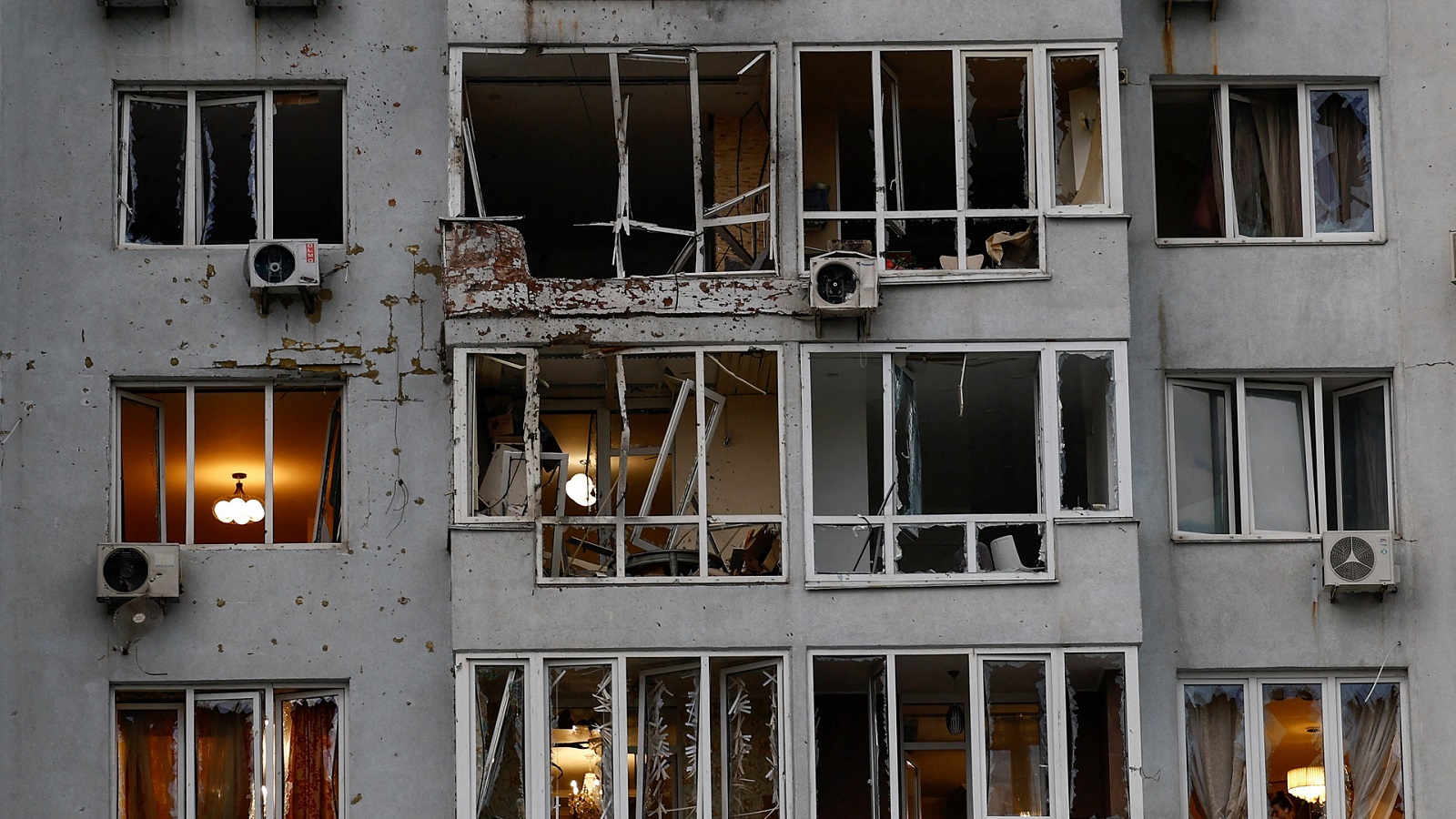 Ουκρανία: Οκτώ τραυματίες από ρωσικό πλήγμα σε πολυκατοικία-1