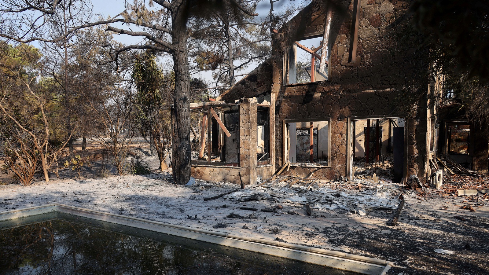 Φωτιά στην Κύπρο: Πύρινη κόλαση στη Λεμεσό – Δύο νεκροί, καμένα σπίτια και υποψίες εμπρησμού-4