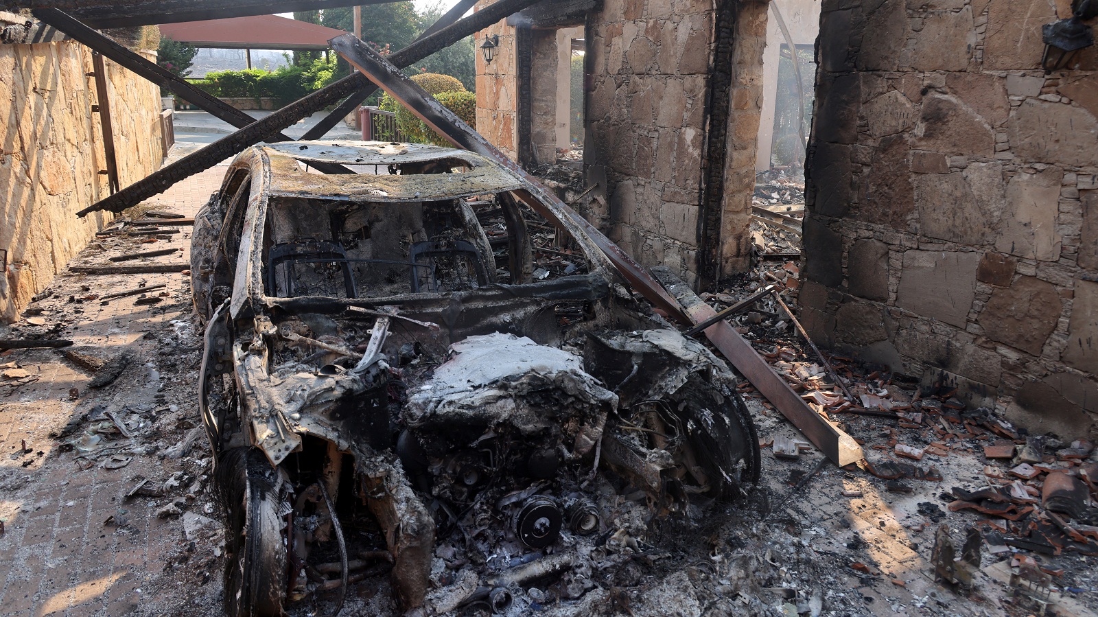 Φωτιά στην Κύπρο: Πύρινη κόλαση στη Λεμεσό – Δύο νεκροί, καμένα σπίτια και υποψίες εμπρησμού-6