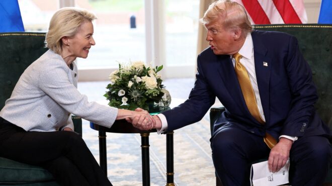 φρανσουά-μπαϊρού-για-την-εμπορική-συμ-563737939