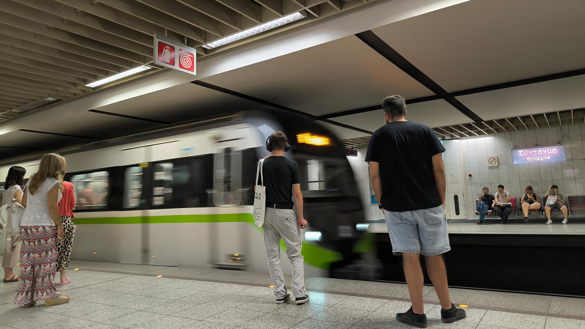 «Ευρώπη γίναμε!»: Πώς αντέδρασαν οι Αθηναίοι στα 24ωρα Μ.Μ.Μ.-1