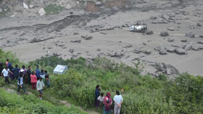 μουσώνες-σάρωσαν-το-νεπάλ-και-άφησαν-π-563703403