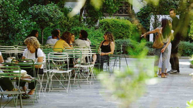 σε-κήπους-και-αυλές-11-μαγαζιά-στην-αθήν-563713441