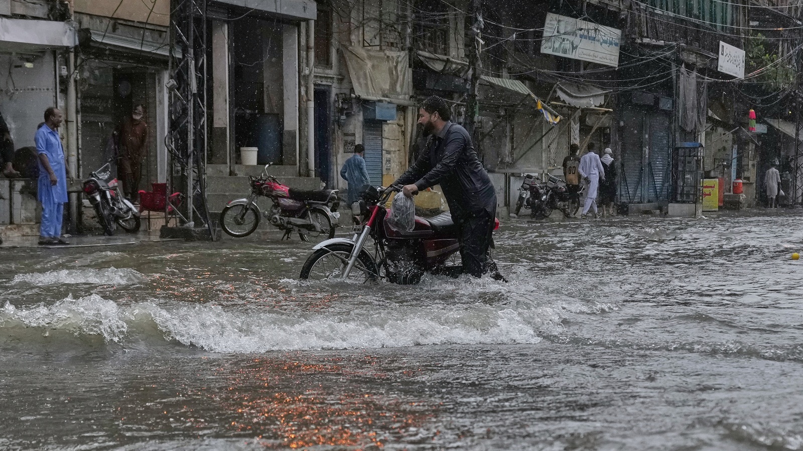 Πακιστάν: Πάνω από 50 νεκροί μέσα σε 24 ώρες από τους μουσώνες [εικόνες]-2