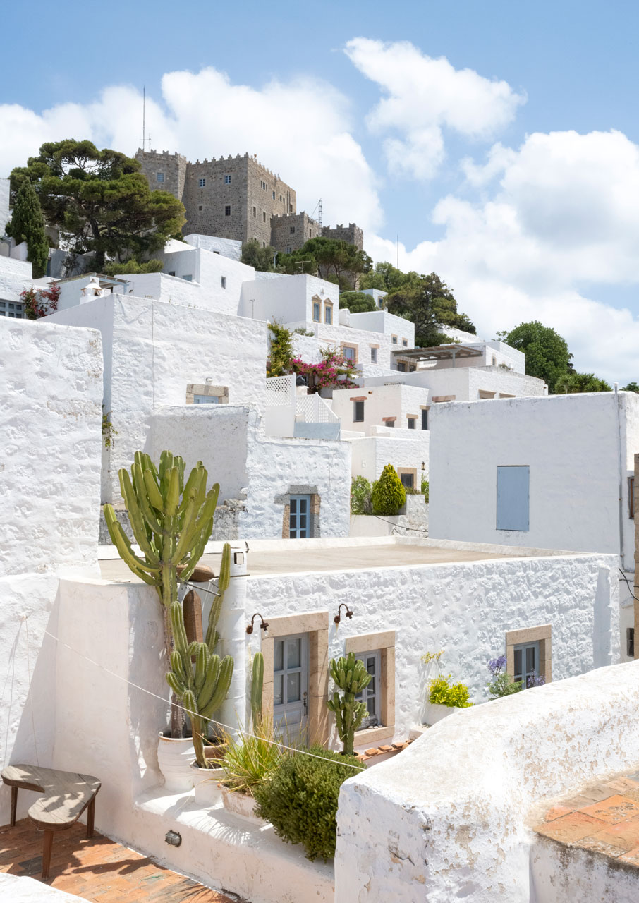 πάτμος-το-νησί-που-λατρεύουμε-να-επιστ-563740522