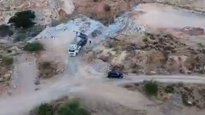 σαλαμίνα-ξεφόρτωναν-απόβλητα-σε-παλι-563734765