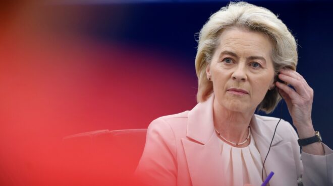 ο-τραμπ-ανακοίνωσε-δασμούς-30-στις-εισαγ-563712811