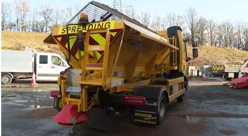 Βρετανία: Ρίχνουν αλάτι στην άσφαλτο για να μη λιώσει-5