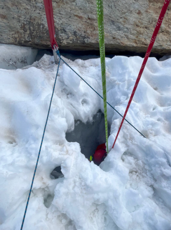 Πώς ένα «ηρωικό» τσιουάουα έσωσε τη ζωή του κηδεμόνα του που έπεσε σε ρωγμή παγετώνα-2