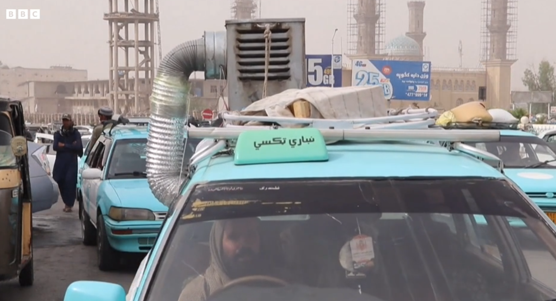 Οι Αφγανοί ταξιτζήδες νικούν τον καύσωνα με χειροποίητα air condition-1